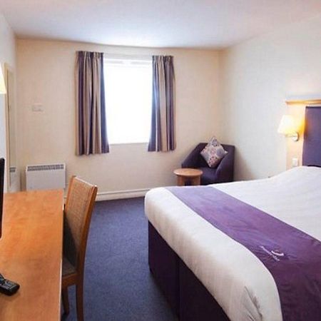 Premier Inn Newport Wales Esterno foto