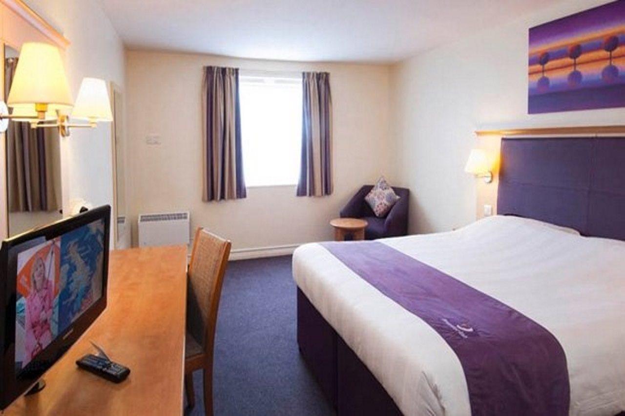 Premier Inn Newport Wales Esterno foto